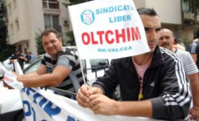 Angajaţii Oltchim au intrat în greva foamei